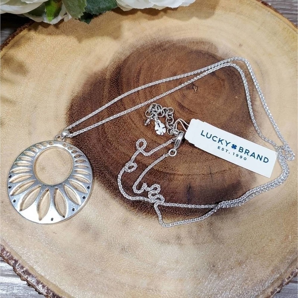 𝅺Lucky brand jewled‎ circle necklace